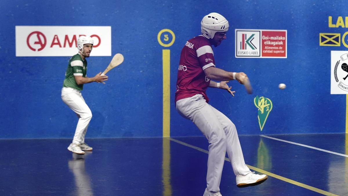 Ander Landeta e Ibai Pérez ganan el Torneo Euskal Herritik Mundura de paleta ante Jagoba Madariaga y Markel Sierra.