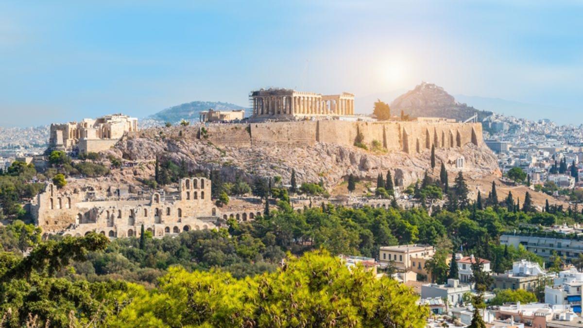 La Acrópolis es una antigua ciudadela situada en lo alto de la ciudad de Atenas.