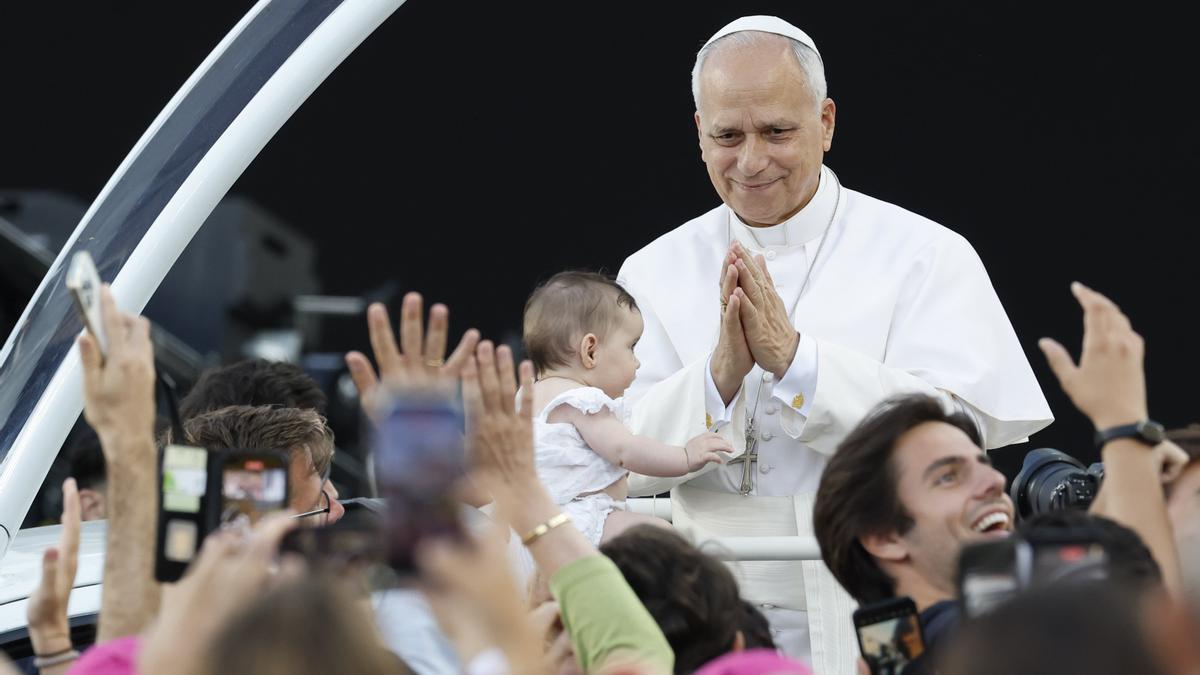 León XIV ofreció en el Estadio Olímpico una multitudinaria vigila de oración