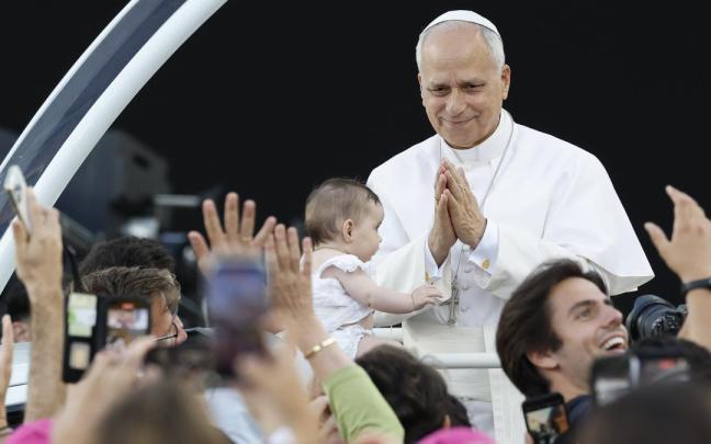 León XIV ofreció en el Estadio Olímpico una multitudinaria vigila de oración