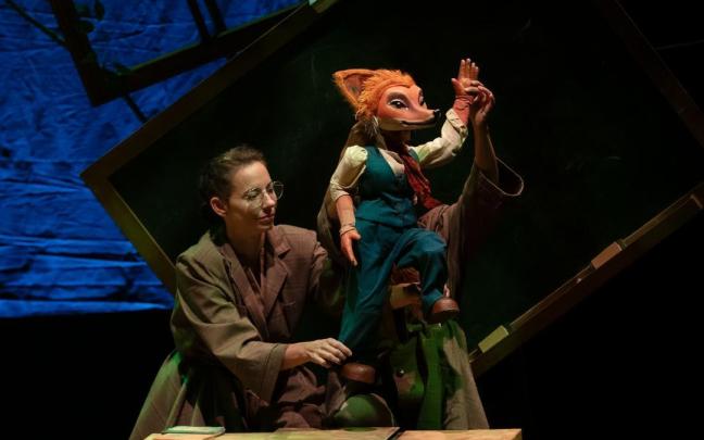 Miren Larrea en una escena del espectáculo 'Andereño-La maestra'.