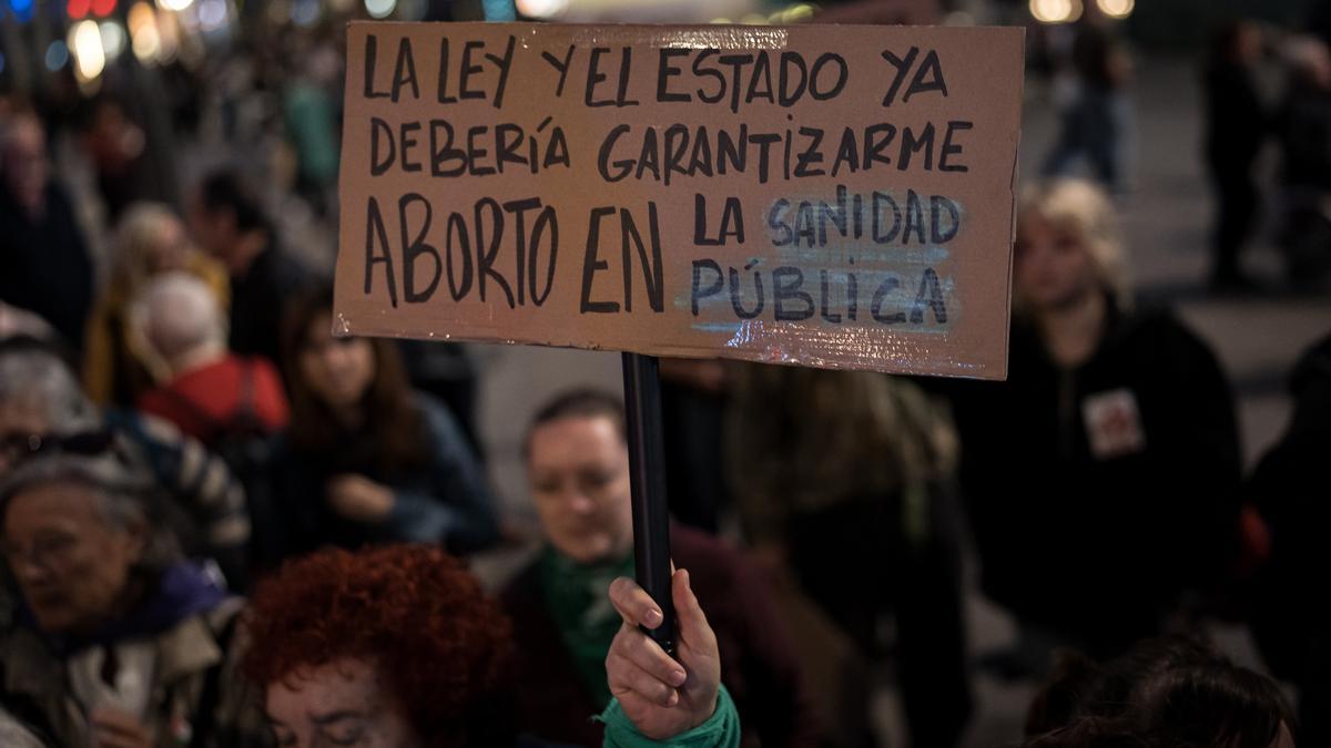 Una concentración pidiendo que los abortos se realicen en los hospitales públicos
