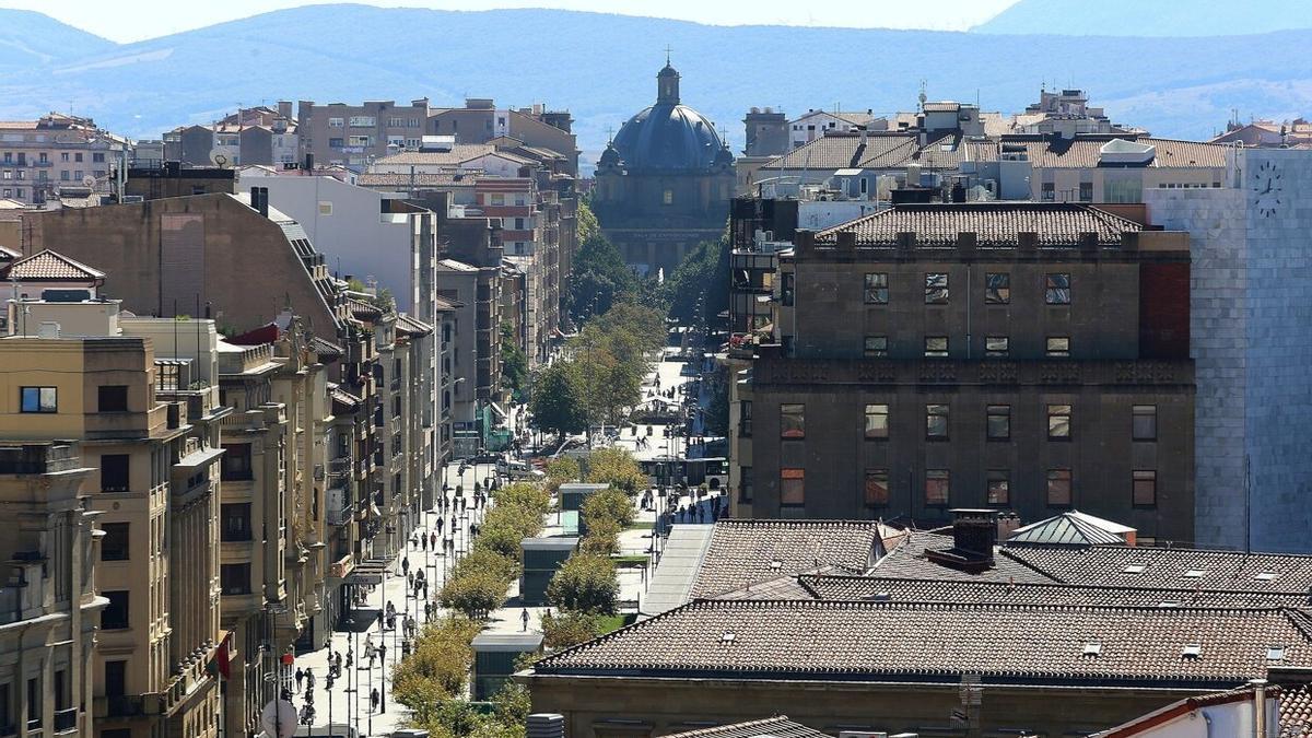 Vista de la Avenida Carlos III, la arteria comercial de Pamplona