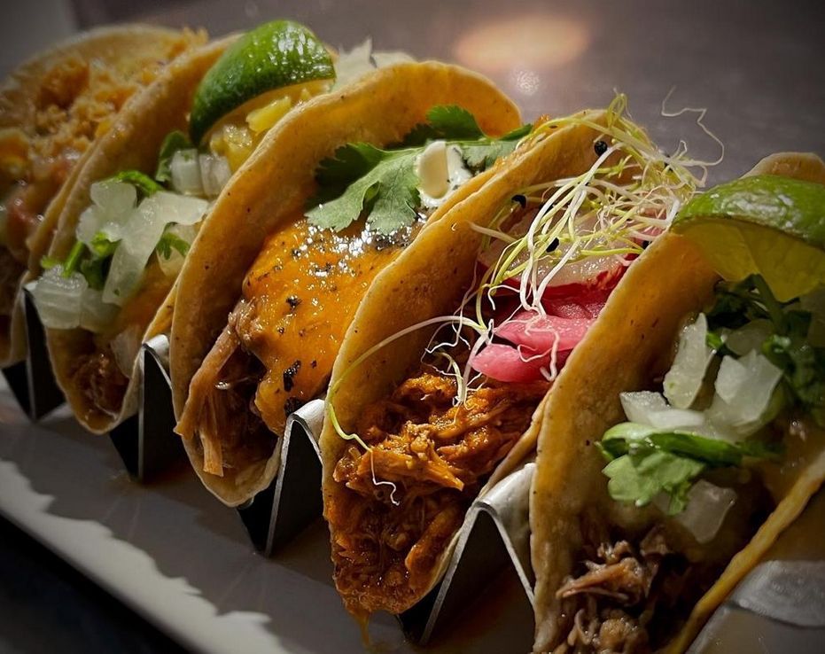 Tacos de El Mexicano.