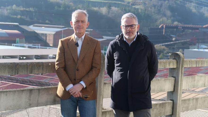 Luqui y Zubillaga, con Smartlog, Kaminpe y Telleria detrás.