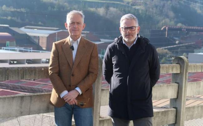 Luqui y Zubillaga, con Smartlog, Kaminpe y Telleria detrás.