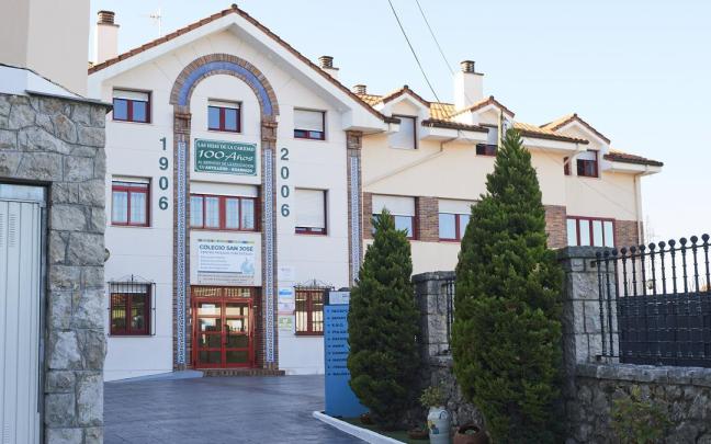 Entrada del colegio concertado San José de Astillero.