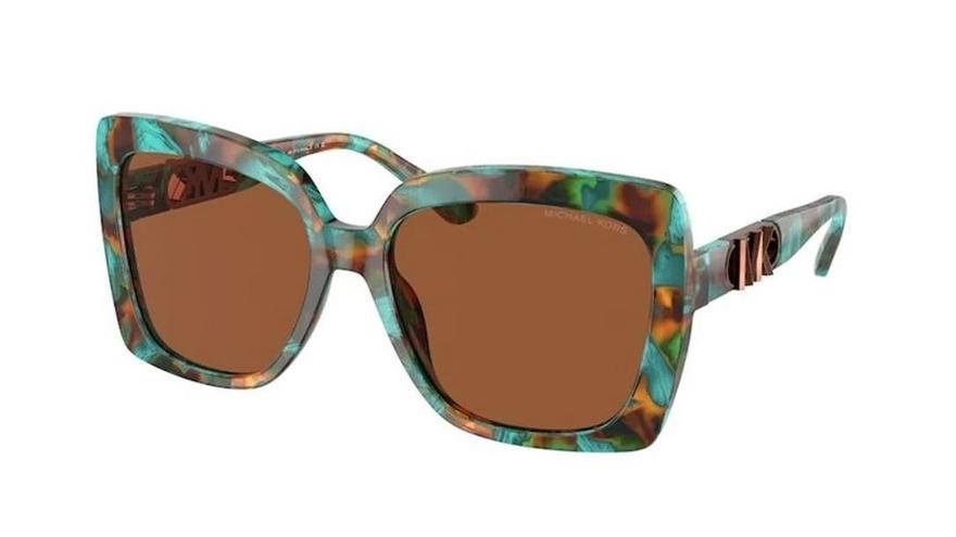 Gafas de sol muy fáciles de combinar con los 'looks playeros'.