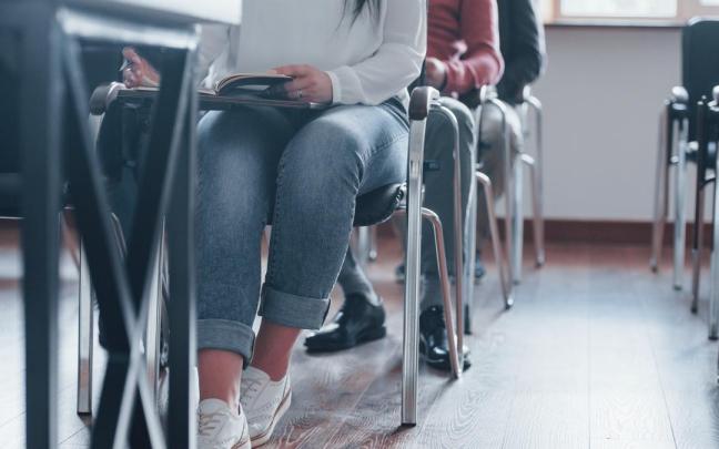 Imagen de archivo de una alumna en clase.