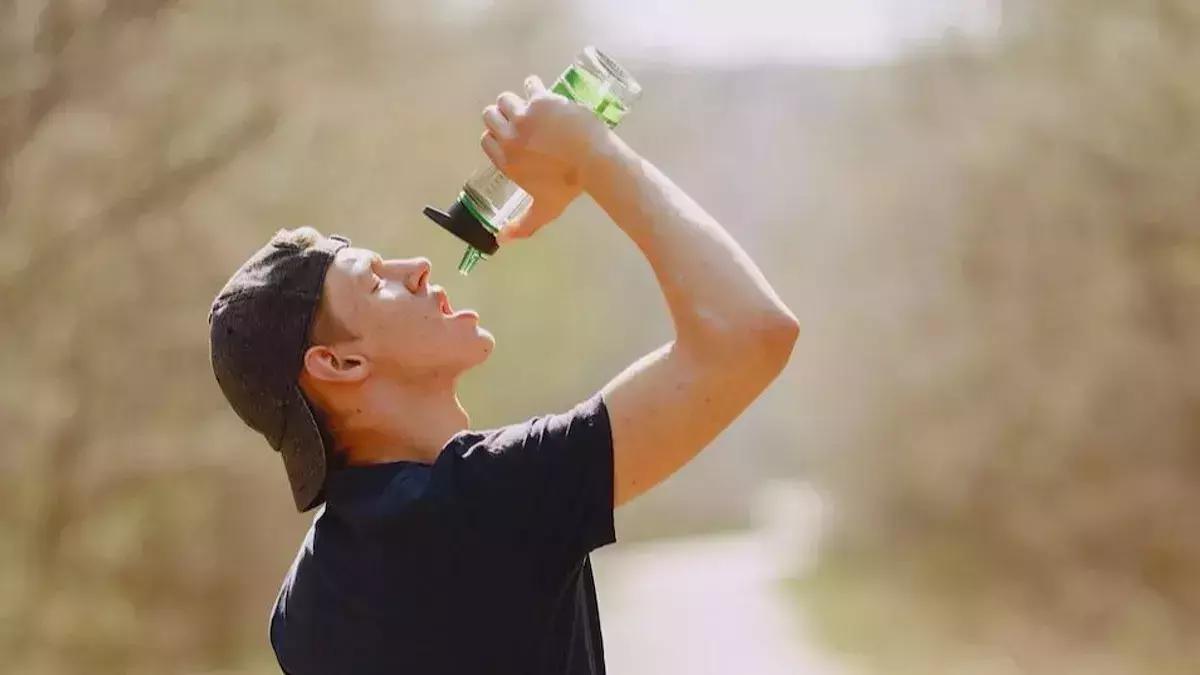 Beber agua muy fría en jornadas de calor es perjudicial para el cuerpo