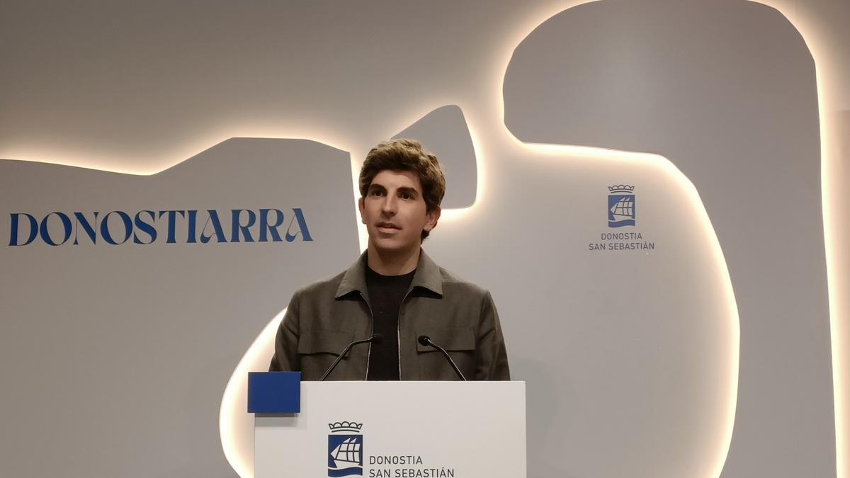 El alcalde de Donostia, Jon Insausti, durante un acto público