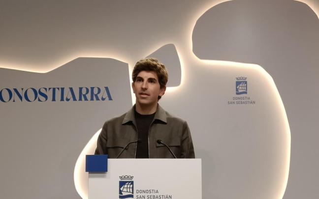 El alcalde de Donostia, Jon Insausti, durante un acto público