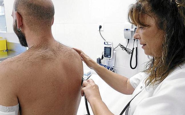 A las personas participantes en el estudio se les realizará cada cinco años una revisión física exhaustiva. | FOTO: E.P.