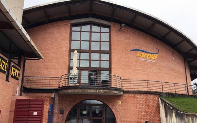 Exterior del polideportivo Karela de Orio.