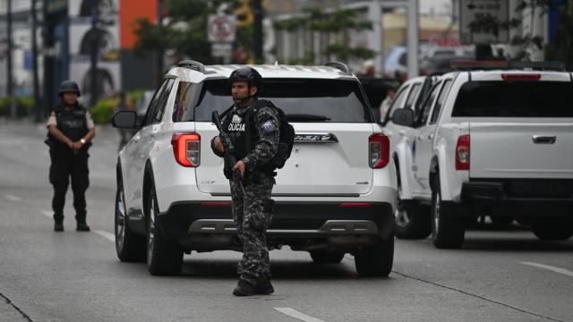 Agente de policía en Ecuador.