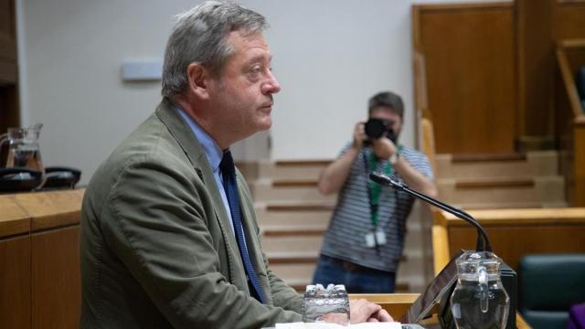 El consejero de Seguridad, Bingen Zupiria, en el Parlamento Vasco. / EP El consejero de Seguridad, Bingen Zupiria, en el Parlamento Vasco.