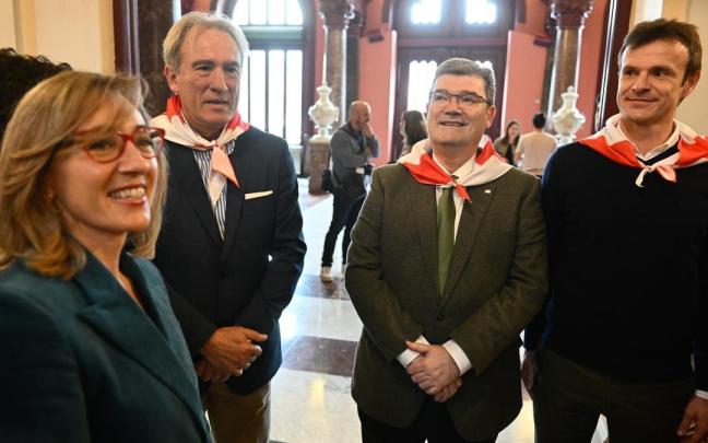 Juan Mari Aburto, junto a Andoni Goikoetxea, Jon Uriarte e Itxaso Erroteta Juan Mari Aburto, junto a Andoni Goikoetxea, Jon Uriarte e Itxaso Erroteta