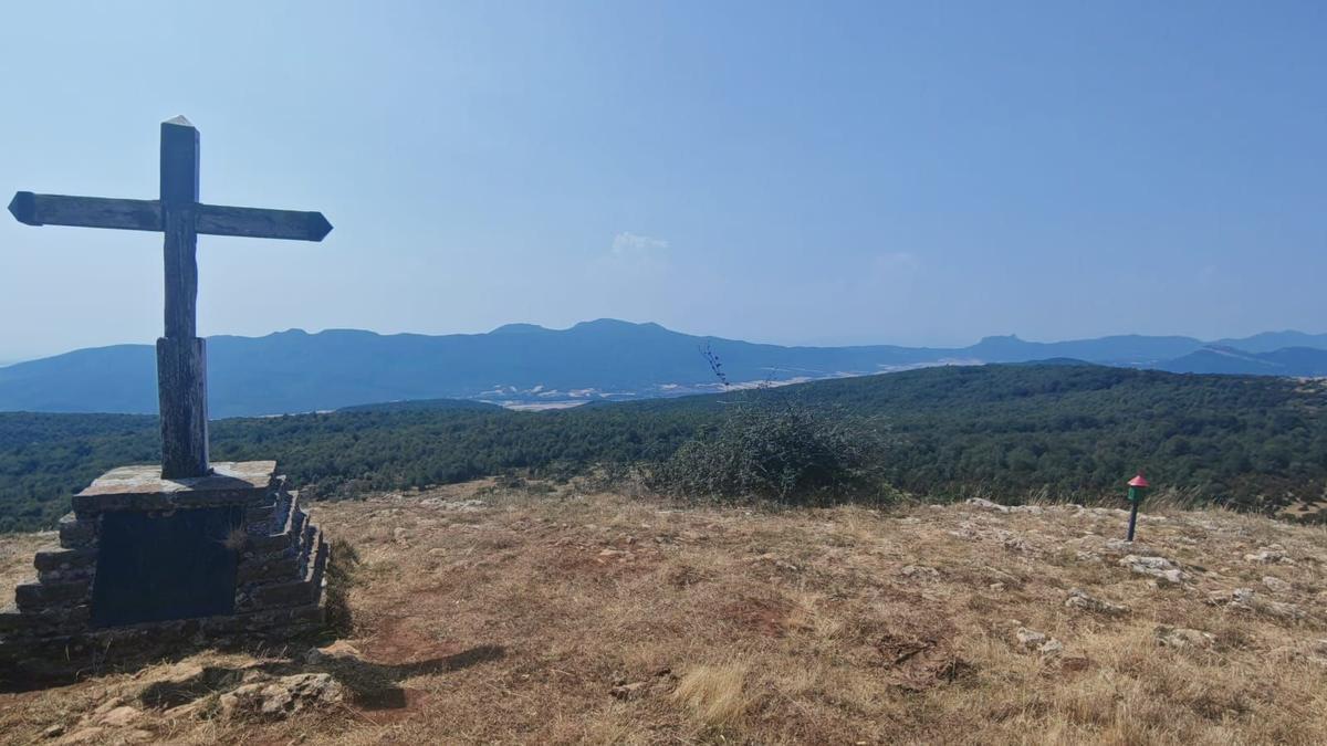 Cruz de Alda y buzñon de Perriain.