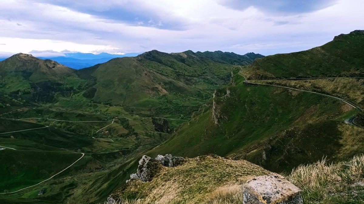 Vista panorámica del puerto de Lunada