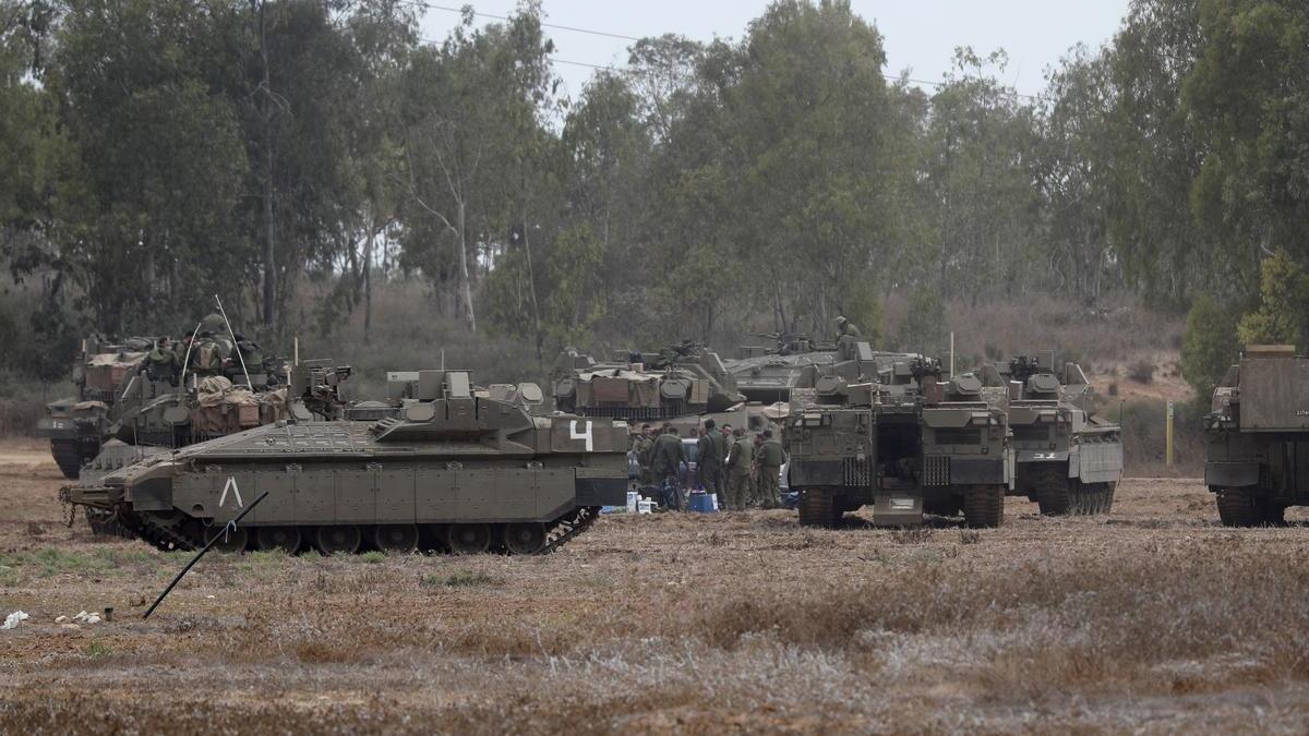 Tanques israelíes en la frontera con Gaza.