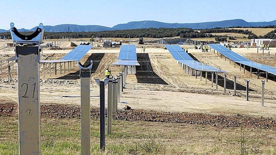 Paneles solares para la producción de energía fotovoltaica en Ribabellosa. | FOTO: PILAR BARCO