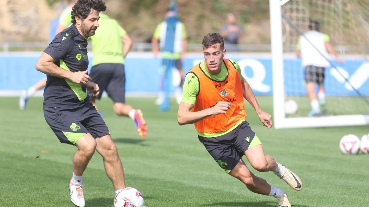 Luka Sucic, durante un entrenamiento en Zubieta. / IKER AZURMENDI