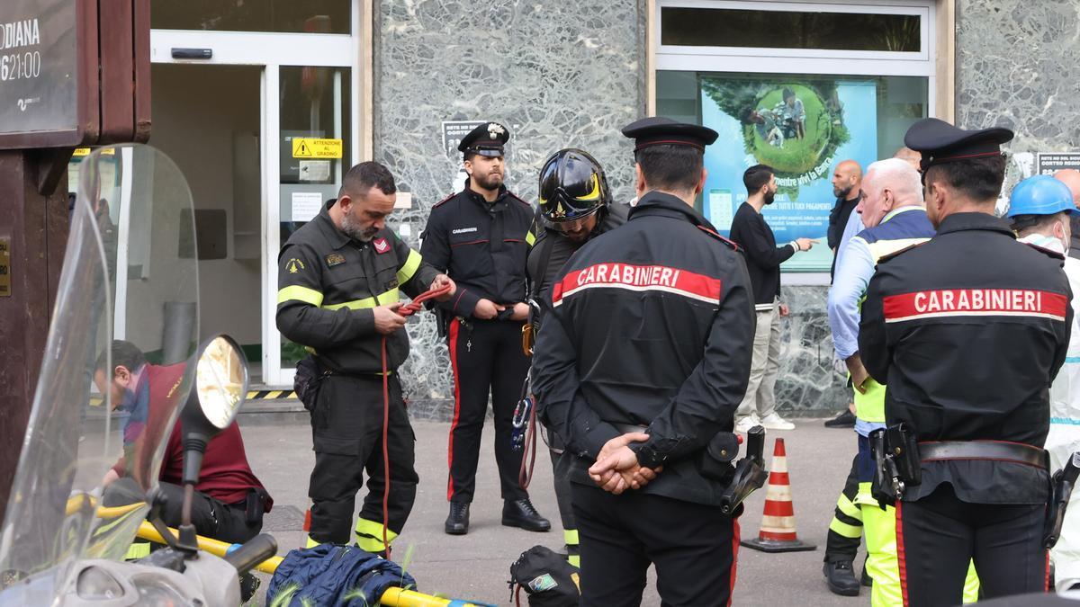 Imagen de archivo de agentes de la Policía italiana tras el atraco en un banco de Nápoles.