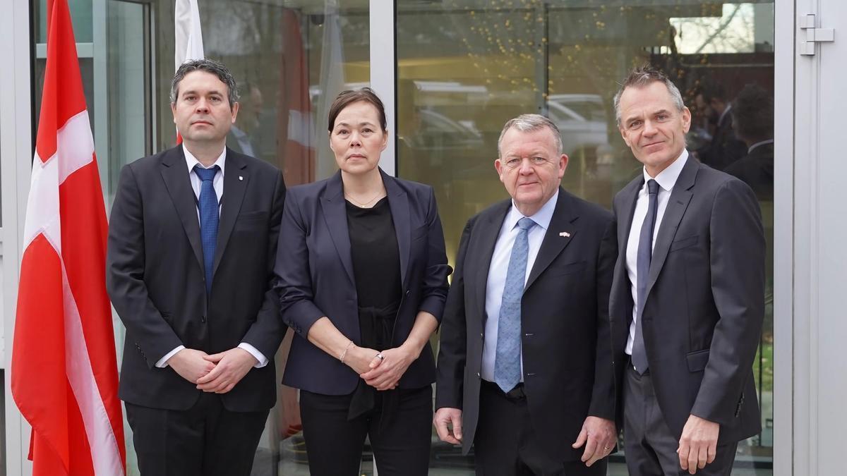 Los cancilleres de Dinamarca y Groenlandia antes de la reunión con el vicepresidente estadounidense, JD Vance, en la Casa Blanca