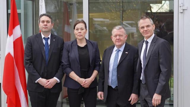 Los cancilleres de Dinamarca y Groenlandia antes de la reunión con el vicepresidente estadounidense, JD Vance, en la Casa Blanca