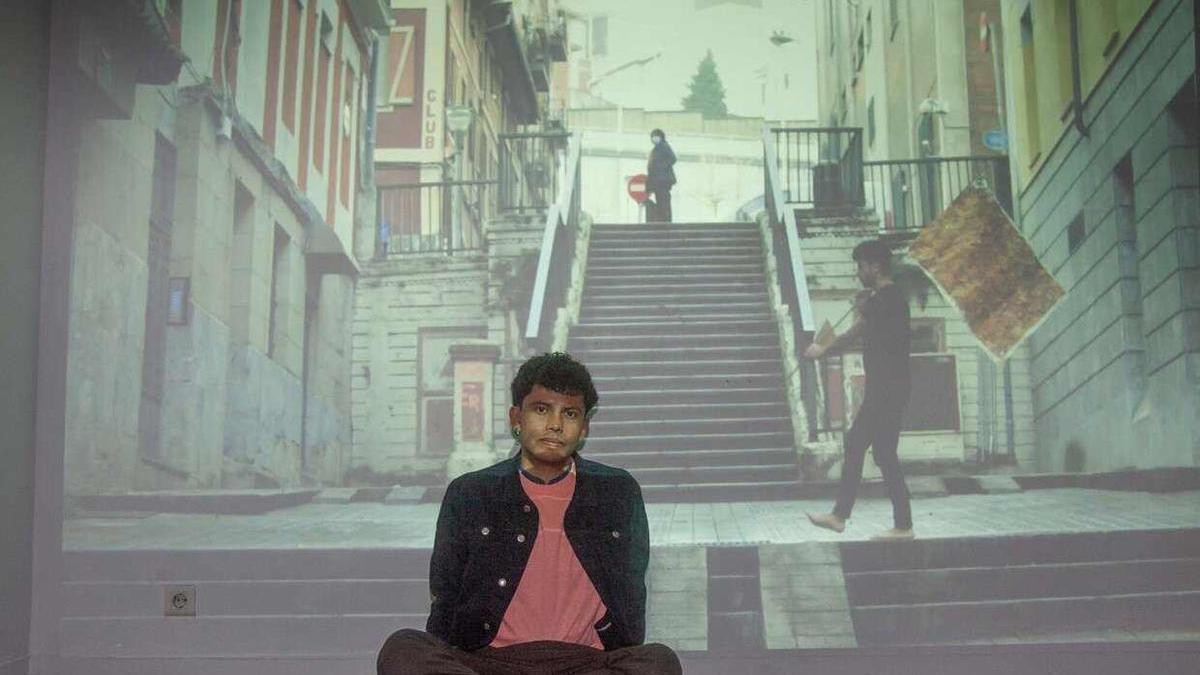 Joan Fierro presenta 'Extranjero' en Vitoria