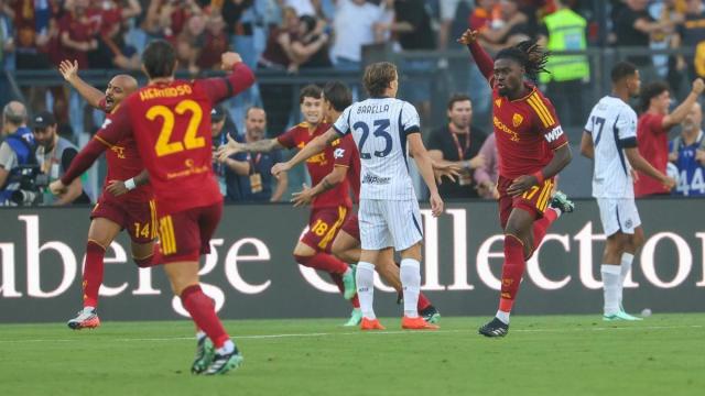 Manu Koné celebra uno de sus goles durante el Roma-Inter (2-2).