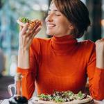 Una dieta equilibrada con alimentos de calidad es fundamental para nuestro bienestar y salud a largo plazo. / Freepik Una dieta equilibrada con alimentos de calidad es fundamental para nuestro bienestar y salud a largo plazo.