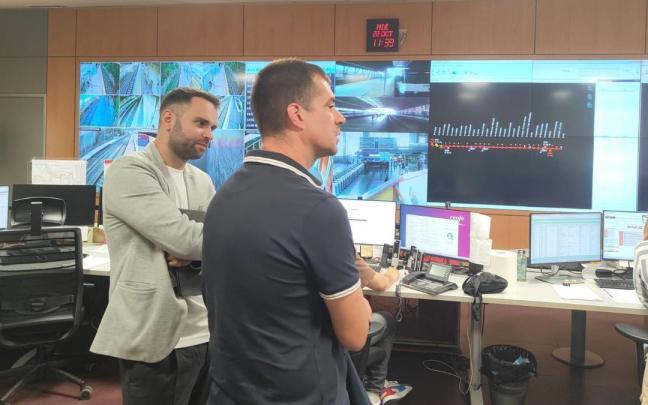 Los alcaldes de Orduña y Amurrio, iker Santocildes y Txerra Molinuevo, en la reunión mantenida con Renfe y Adif