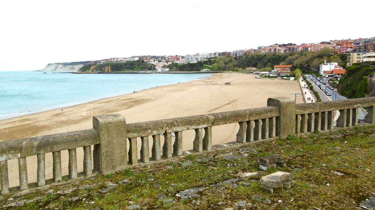 Playa de Ereaga desde el mirador.