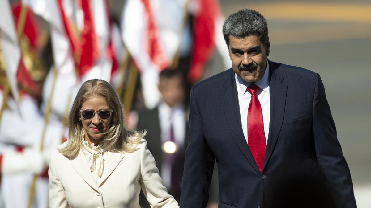 Nicolás Maduro, junto a su mujer, Cilia Flores