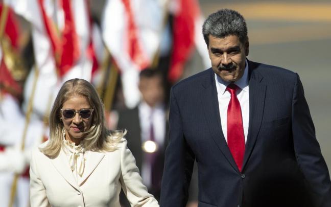 Nicolás Maduro, junto a su mujer, Cilia Flores