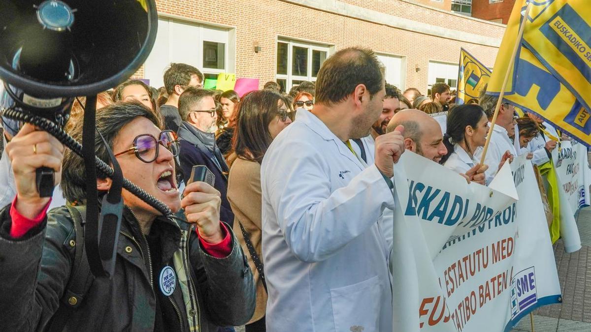 Los médicos de Osakidetza se suman a las convocatorias de huelga y movilizaciones por un estatuto médico propio