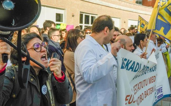 Los médicos de Osakidetza se suman a las convocatorias de huelga y movilizaciones por un estatuto médico propio