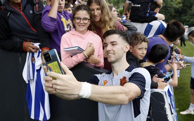 Las mejores imágenes del entrenamiento de la Real en Zubieta. / JAVI COLMENERO