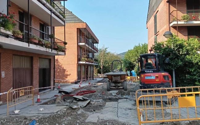 Obras para renovar el firme y las insfraestructuras en Elizatxo.