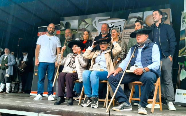 Los pastores lucieron su mejor sonrisa pese a que la lluvia deslució su homenaje