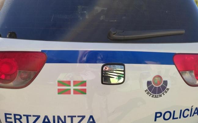 Vehículo de patrulla de la Ertzaintza. Vehículo de patrulla de la Ertzaintza.