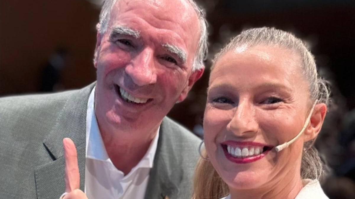 El emotivo momento de Anne Igartiburu con su ídolo en los Premios Palabra: "De pequeña tenía pósters de Iribar"