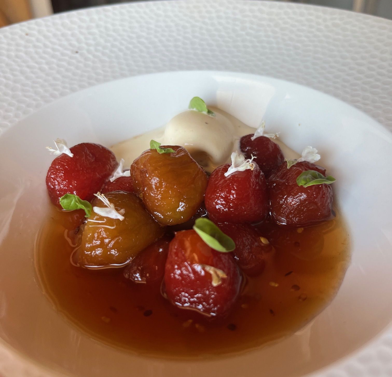 Tomates cherrys en almíbar con helado de queso Idiazabal, de Beatriz Pascual.