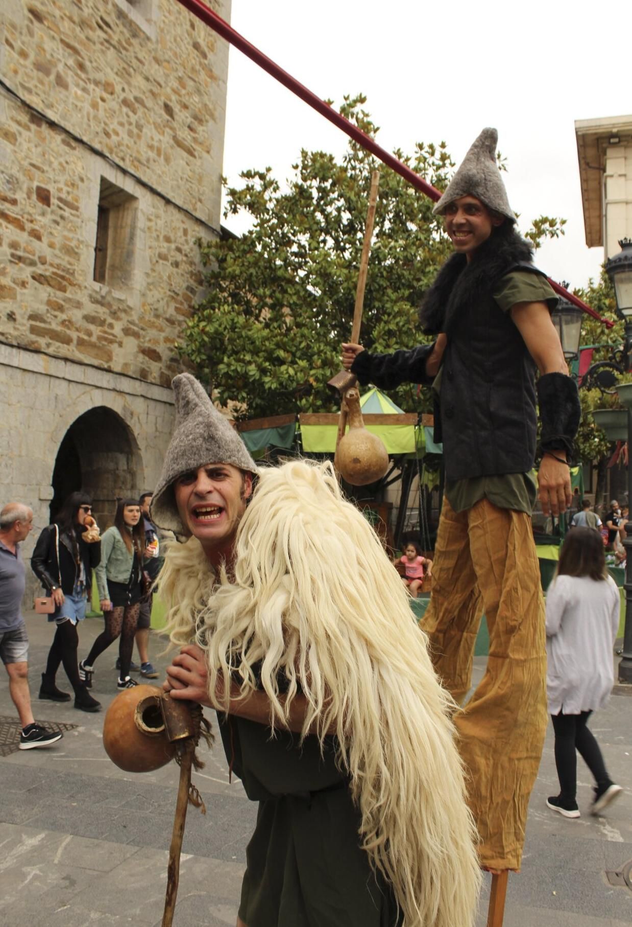 La feria se llena de personajes