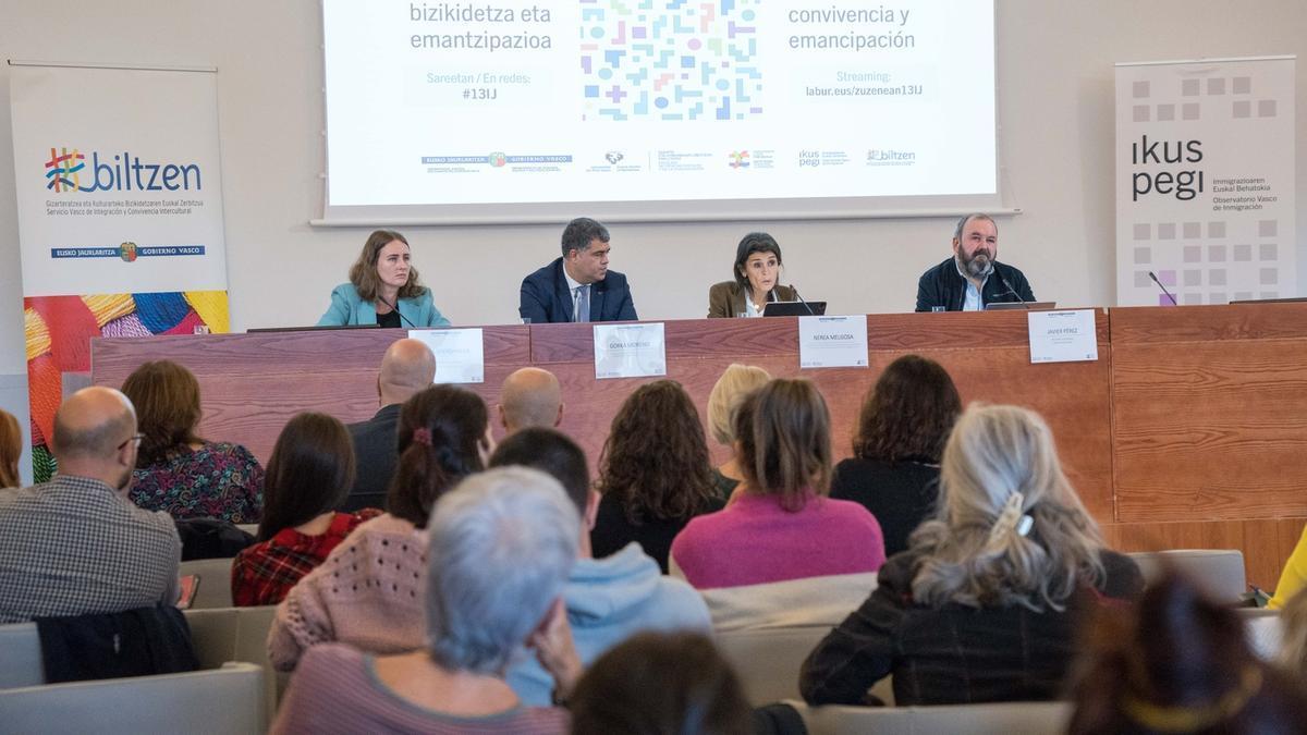 Nerea Melgosa, consejera de Igualdad, Justicia y Políticas Sociales, ayer en la inauguración de las jornadas.