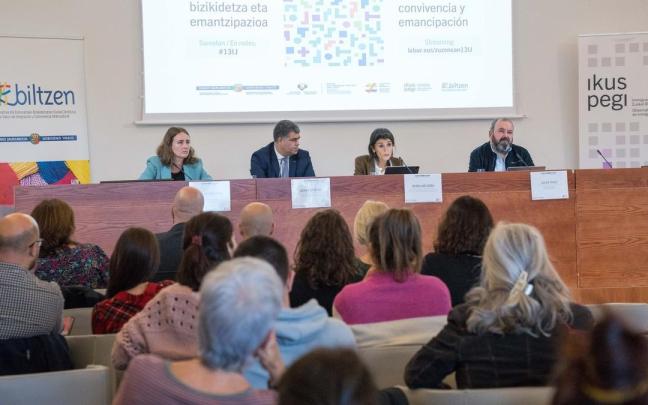 Nerea Melgosa, consejera de Igualdad, Justicia y Políticas Sociales, ayer en la inauguración de las jornadas.