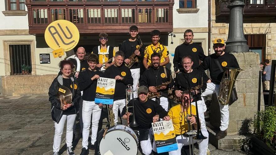 La charanga eskoriatzarra Ad Libitum llenará de ritmo la jornada inaugural de las fiestas de San Pedro e Intxaurtxueta.