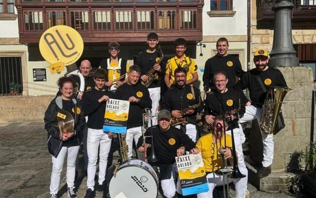 La charanga eskoriatzarra Ad Libitum llenará de ritmo la jornada inaugural de las fiestas de San Pedro e Intxaurtxueta.