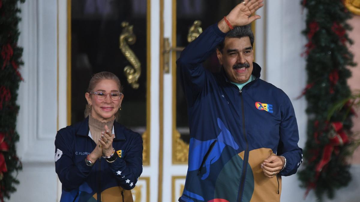 Delcy Rodríguez junto a Maduro, en una imagen de archivo.
